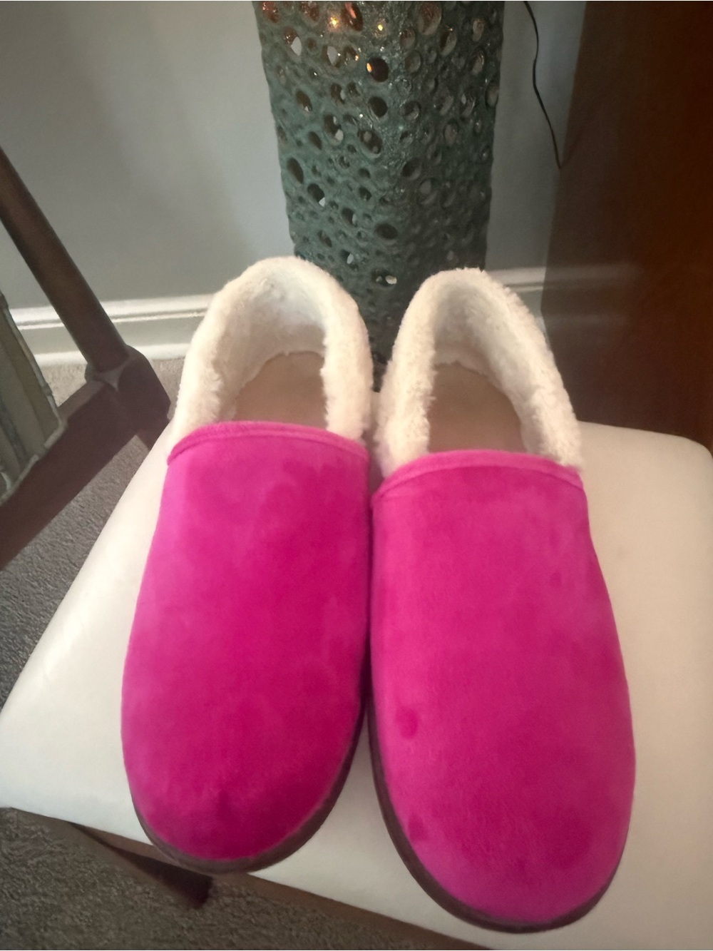 Vionic Slippers size 7 - Picture 7 of 9